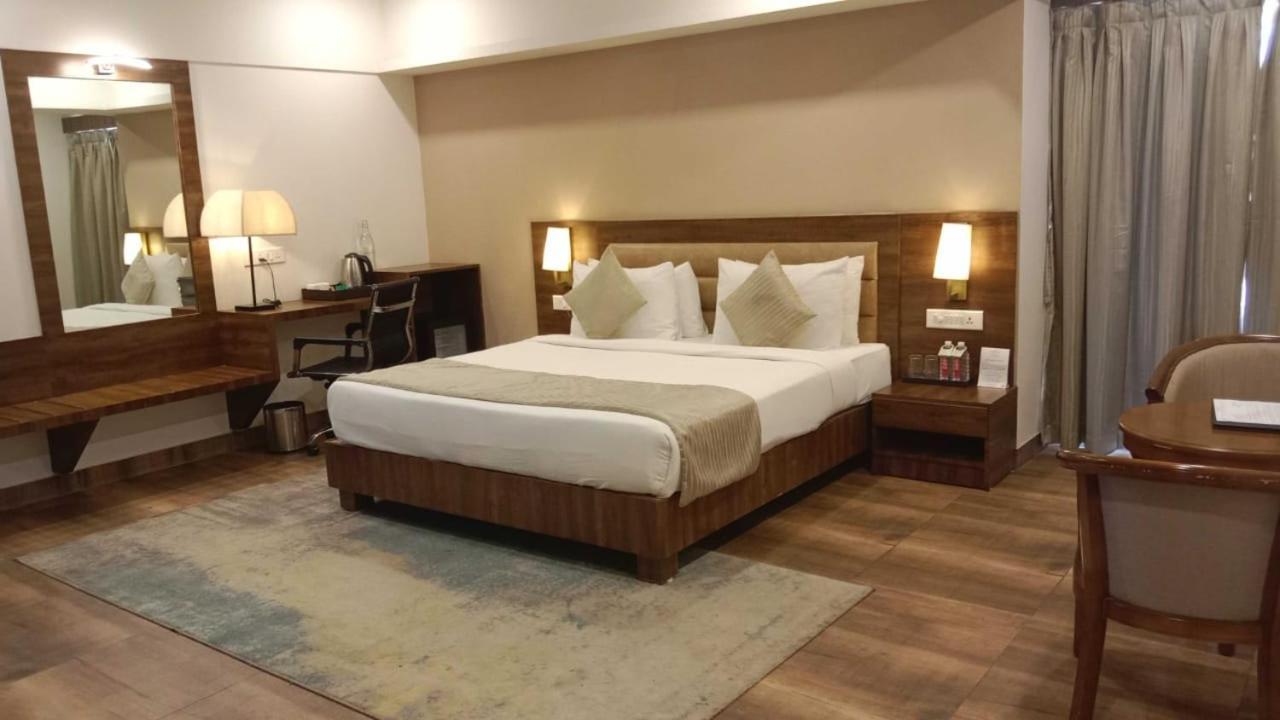 Hotel The Fern Residency, Bhuj Extérieur photo