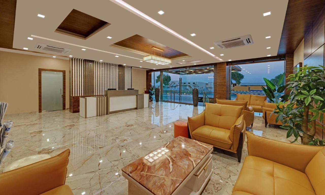 Hotel The Fern Residency, Bhuj Extérieur photo